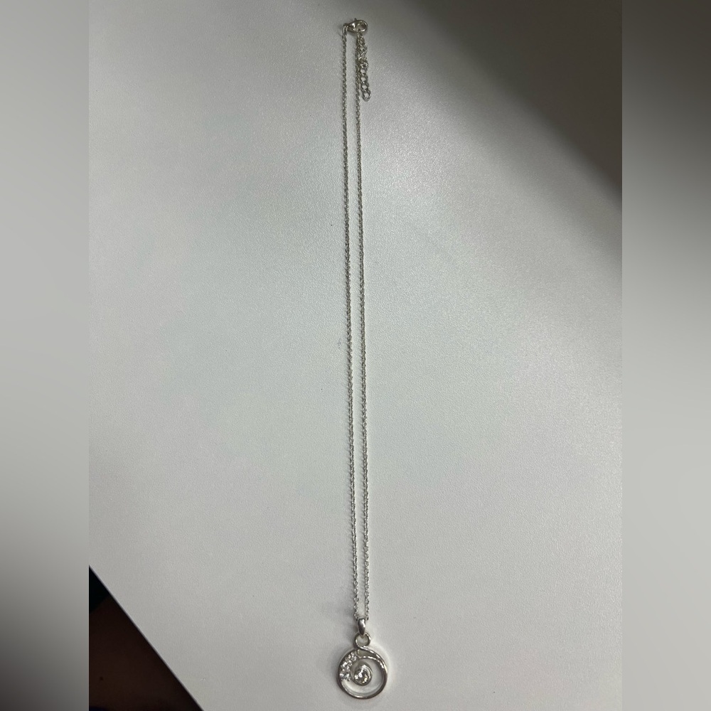 Elegant Silver Pendant Necklace - Picture 4 of 6